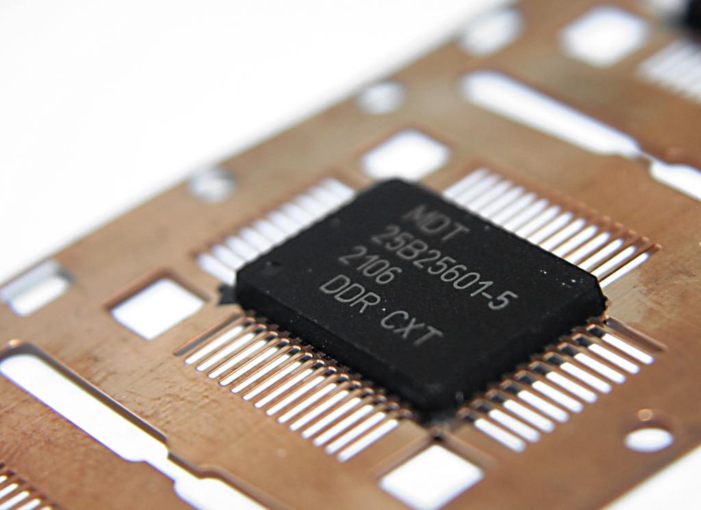 khac-laser-trn-chip